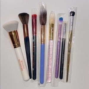 Bundle Of Assorted Brushes ❤️